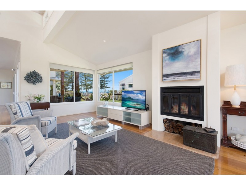 6 Cooroora Street, Dicky Beach QLD 4551