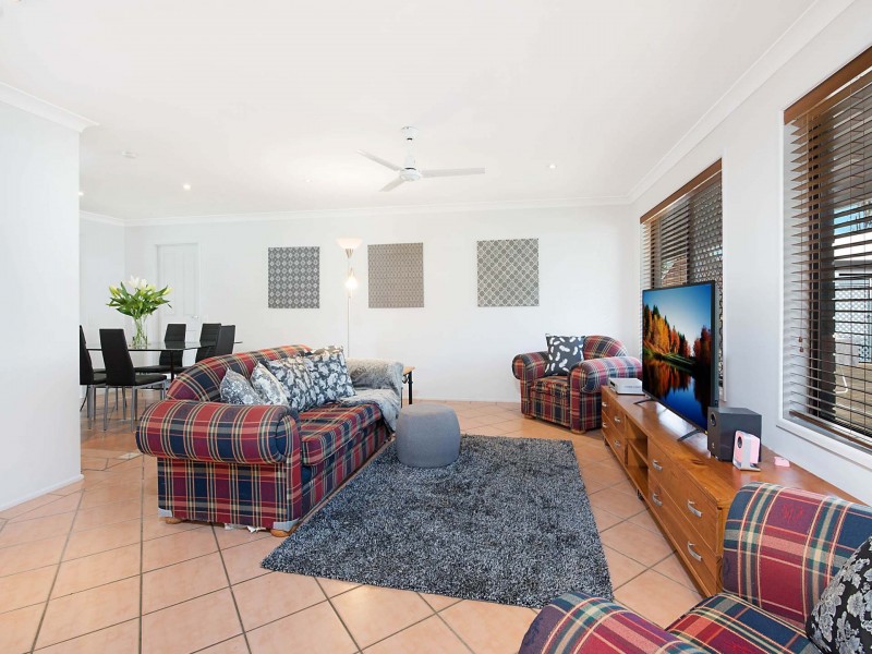 77 Pierce Avenue, Little Mountain QLD 4551