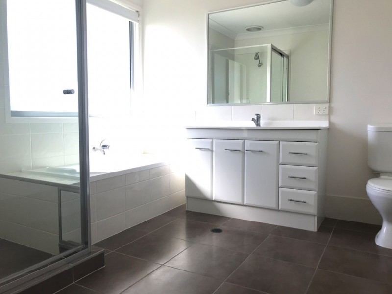 13 Middle Park Street, Little Mountain QLD 4551