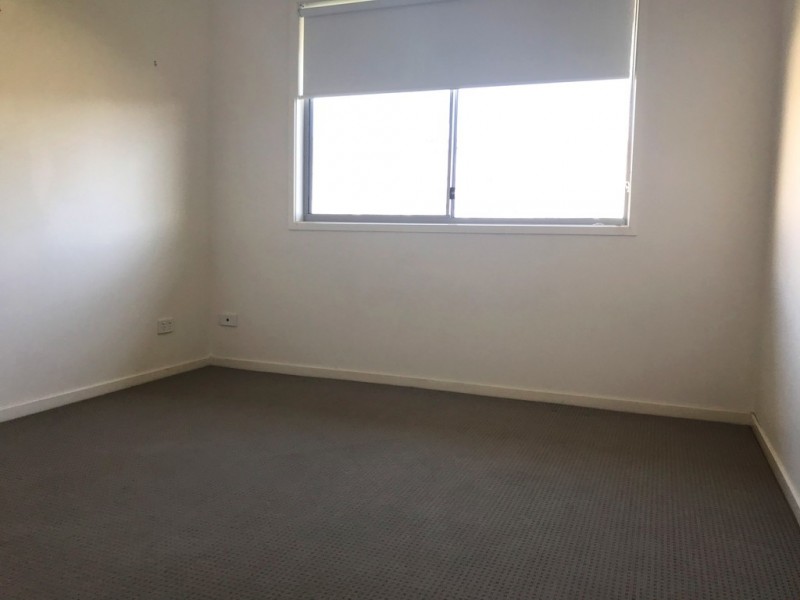 13 Middle Park Street, Little Mountain QLD 4551