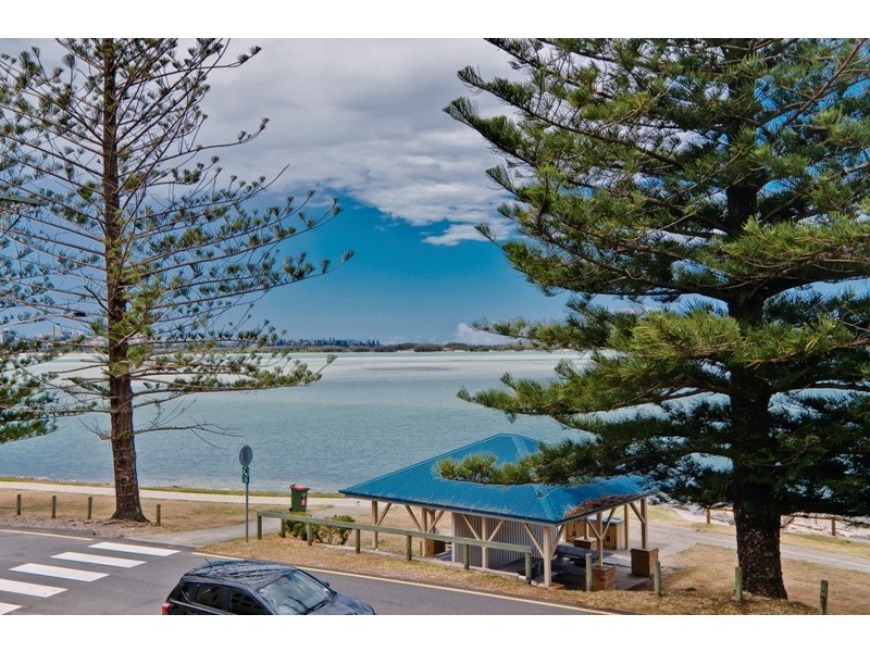 Unit 2 ‘Cabarita’ 82 Golden Beach Esplanade, Golden Beach QLD 4551