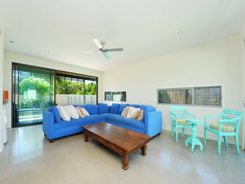 4 Mackay Street, Dicky Beach QLD 4551