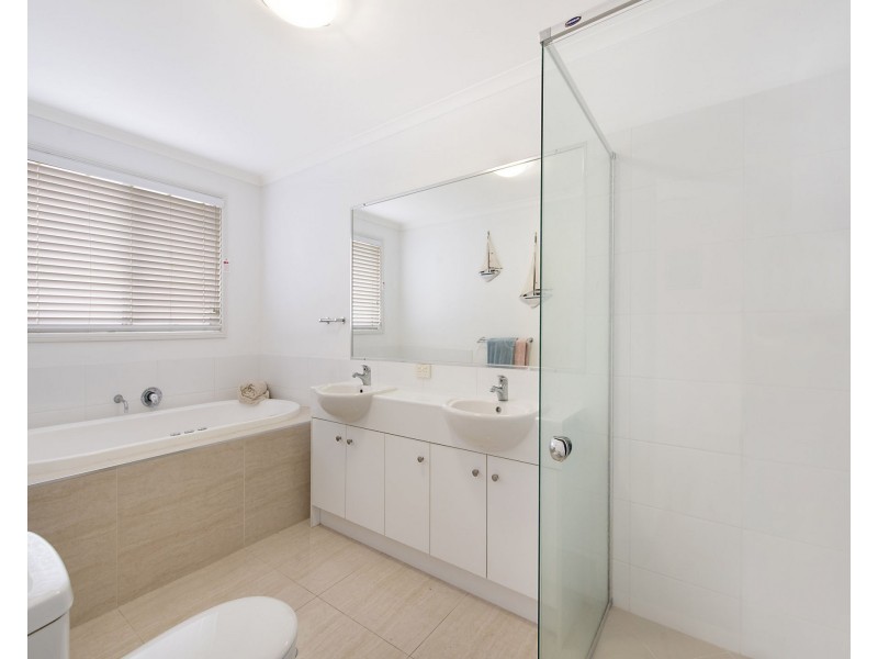 4 Reef Court, Birtinya QLD 4575