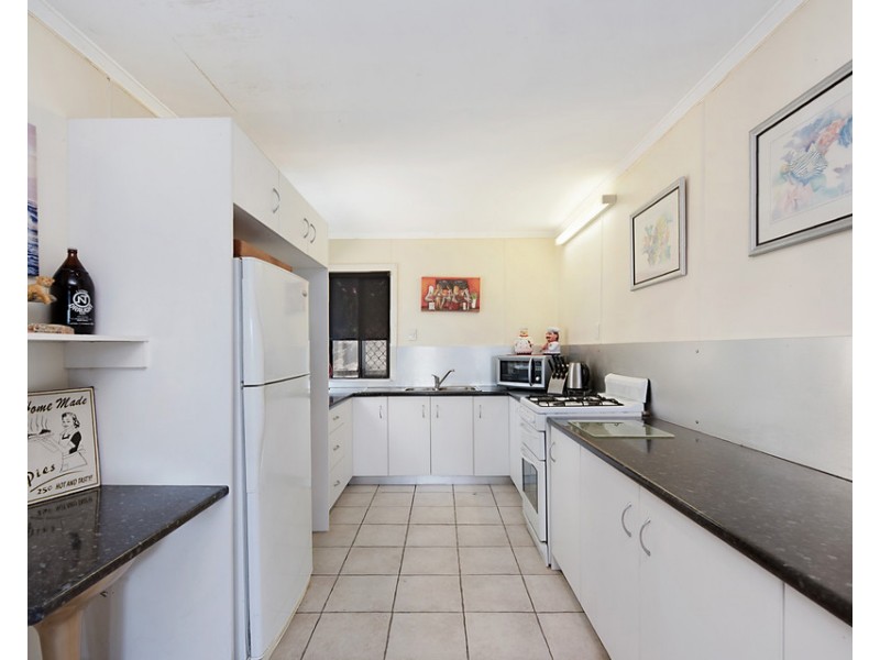 4 Arthur Street, Kings Beach QLD 4551