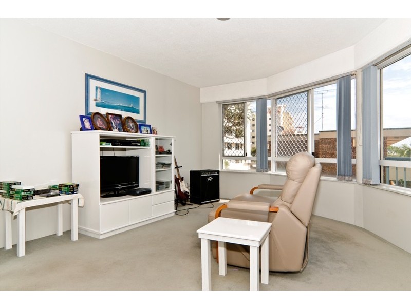 Unit 8 ‘Chequers’ 34 King Street, Kings Beach QLD 4551