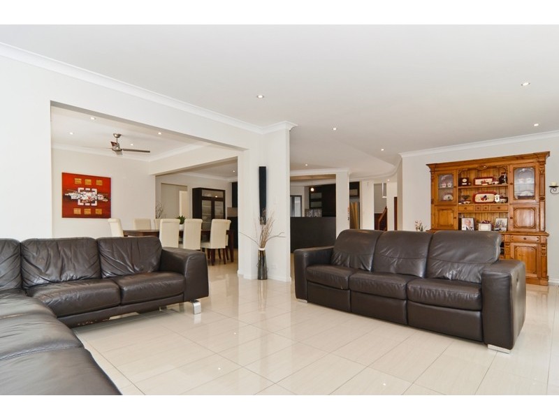 16 Campbellville Circuit, Pelican Waters QLD 4551