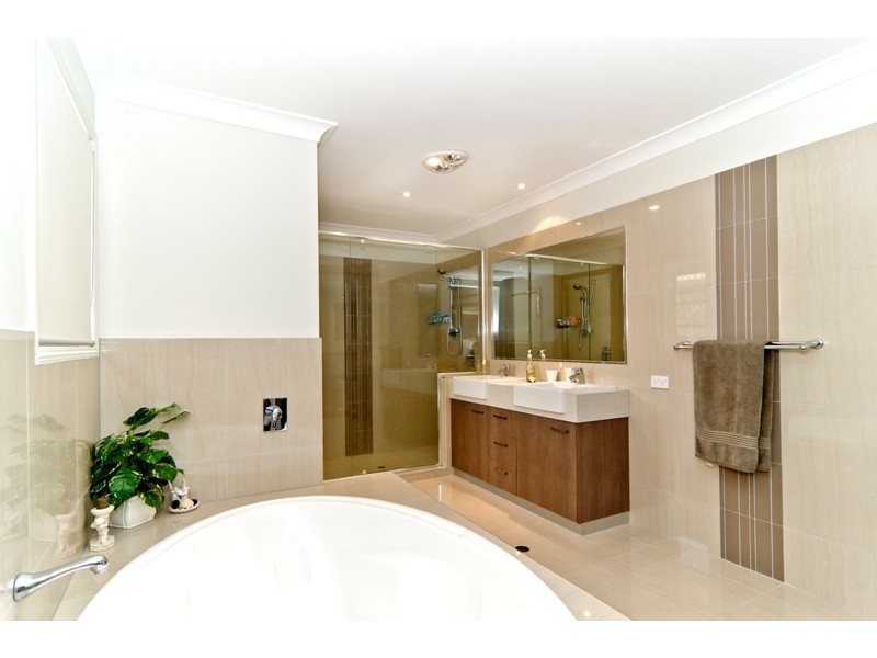 16 Campbellville Circuit, Pelican Waters QLD 4551