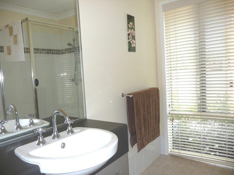 7 Maddock Avenue, Mooloolah Valley QLD 4553