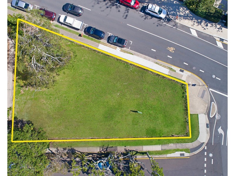 33 Esplanade Bulcock Beach, Caloundra QLD 4551