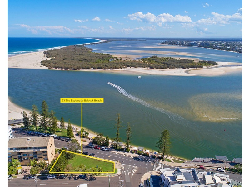33 Esplanade Bulcock Beach, Caloundra QLD 4551