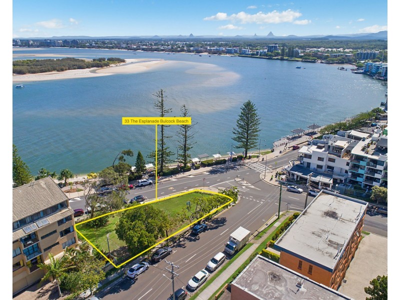 33 Esplanade Bulcock Beach, Caloundra QLD 4551