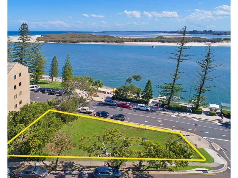 33 Esplanade Bulcock Beach, Caloundra QLD 4551