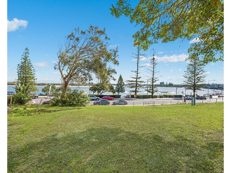 33 Esplanade Bulcock Beach, Caloundra QLD 4551