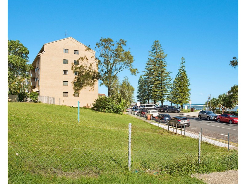 33 Esplanade Bulcock Beach, Caloundra QLD 4551