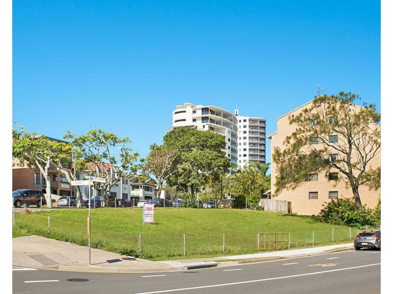 33 Esplanade Bulcock Beach, Caloundra QLD 4551