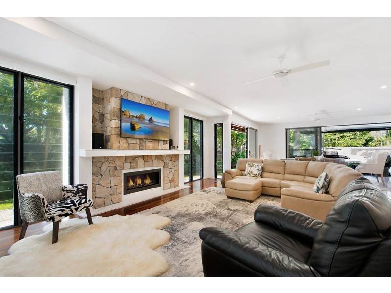 1 Ngungun Street, Dicky Beach QLD 4551