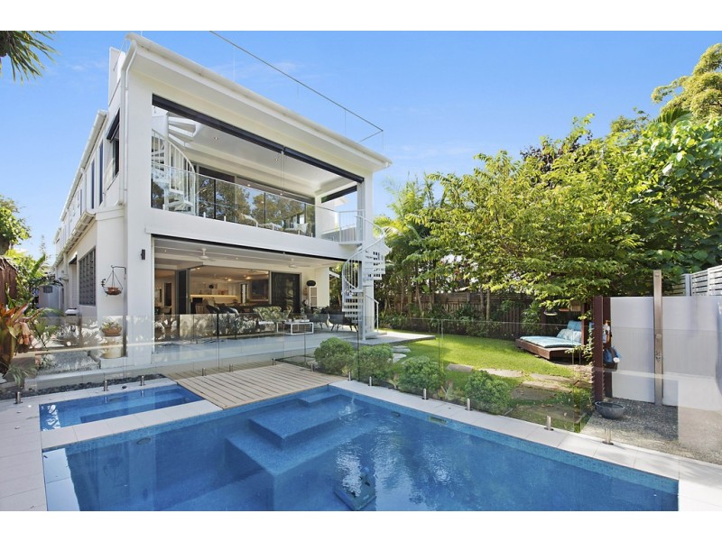 1 Ngungun Street, Dicky Beach QLD 4551