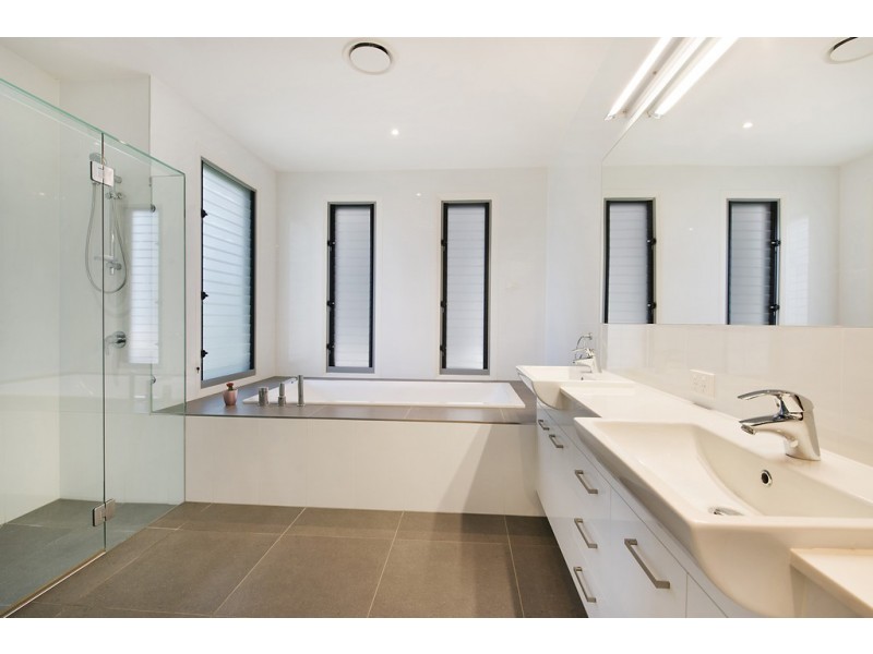 1 Ngungun Street, Dicky Beach QLD 4551