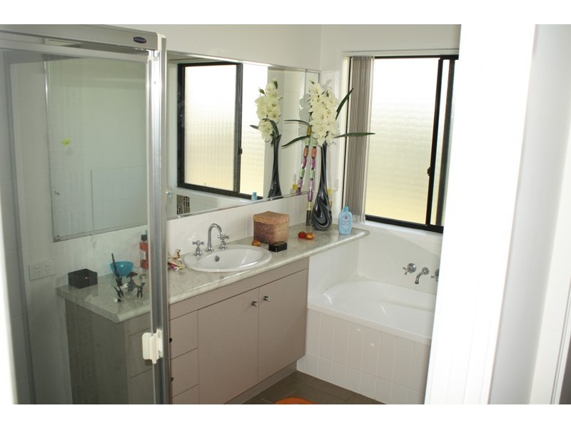 1 Barrine Crescent, Caloundra West QLD 4551