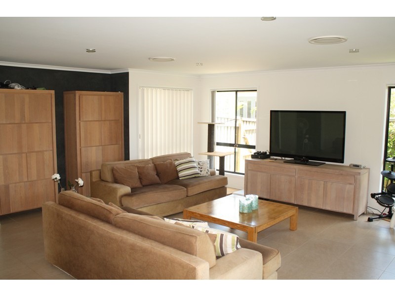 1 Barrine Crescent, Caloundra West QLD 4551