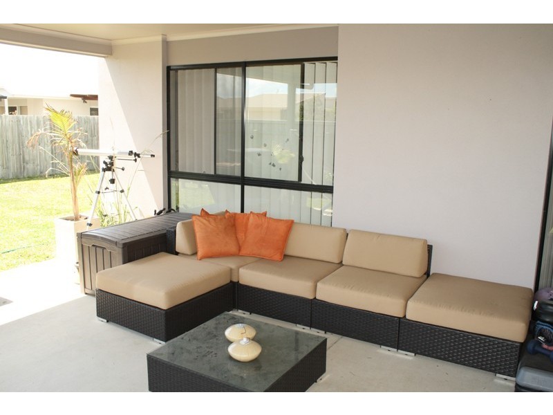 1 Barrine Crescent, Caloundra West QLD 4551