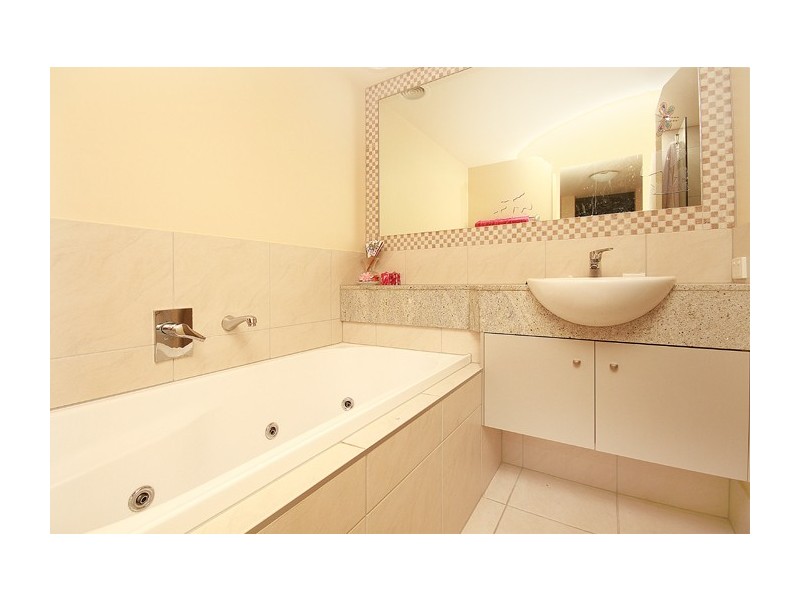 20/1 Grenada Way, Kawana Island QLD 4575