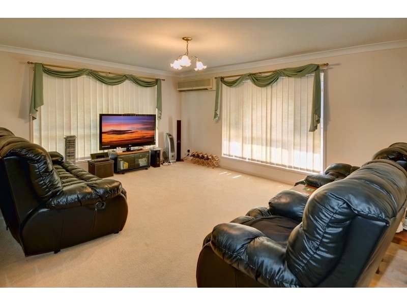 4 Hinchinbrook Court, Little Mountain QLD 4551