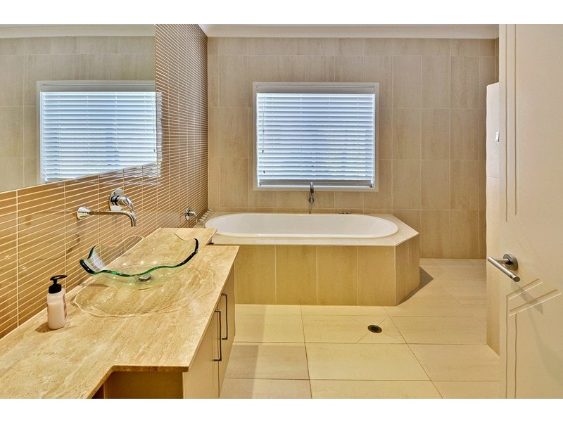 2 Elimbah Street, Pelican Waters QLD 4551