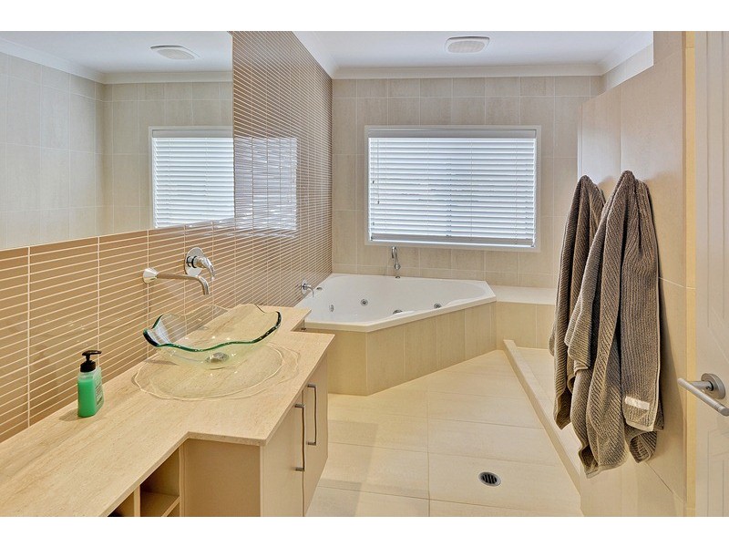 2 Elimbah Street, Pelican Waters QLD 4551