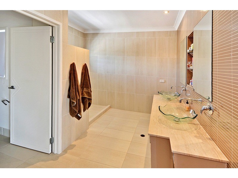 2 Elimbah Street, Pelican Waters QLD 4551