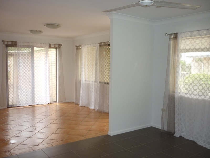 4 Slim Crescent, Golden Beach QLD 4551