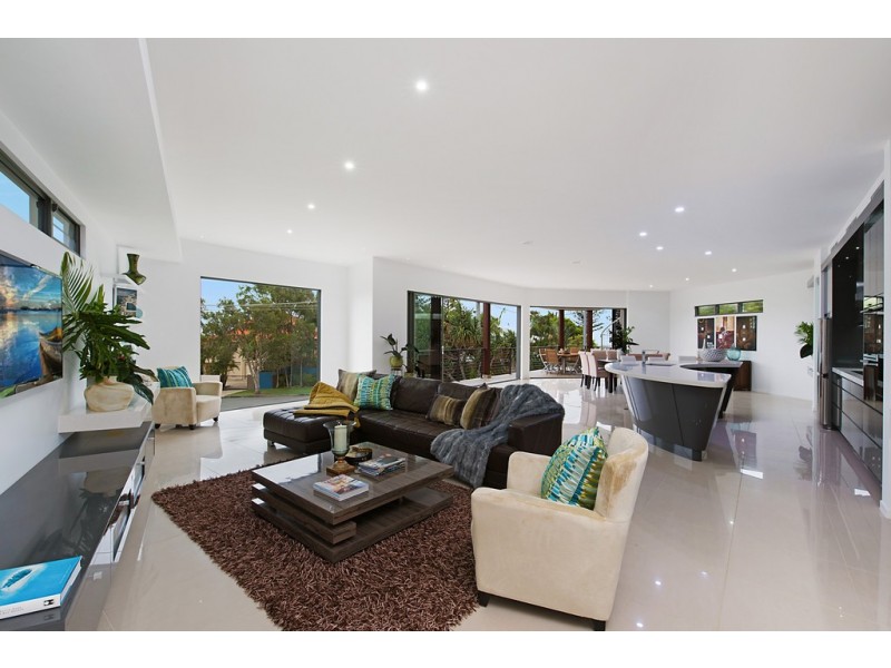 2 Mackay Street, Dicky Beach QLD 4551