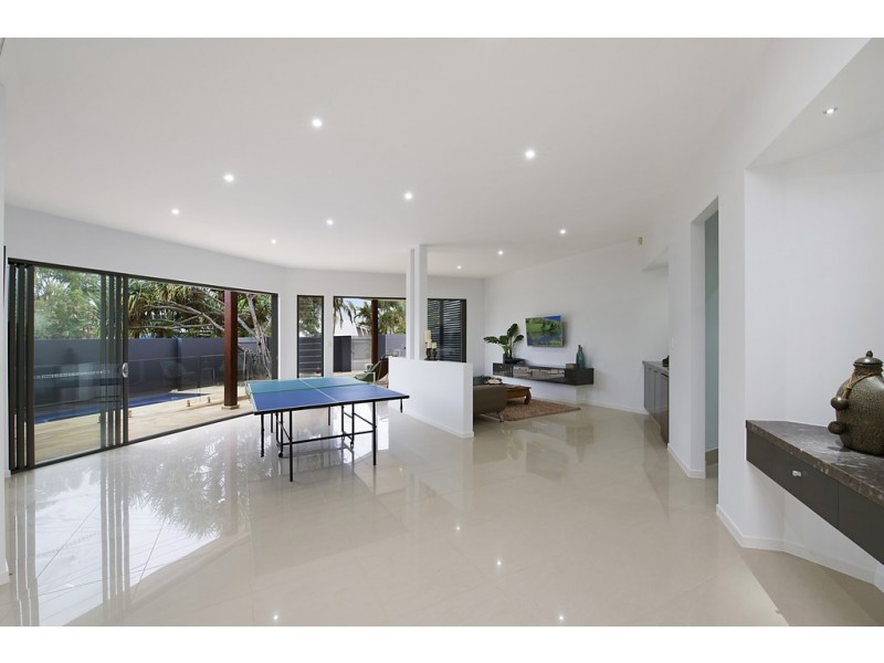 2 Mackay Street, Dicky Beach QLD 4551