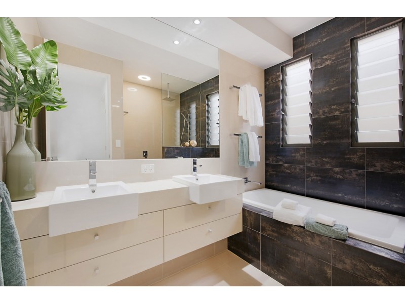 2 Mackay Street, Dicky Beach QLD 4551