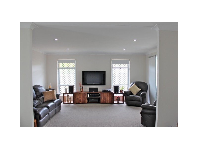 15 Kurrajong Crescent, Meridan Plains QLD 4551