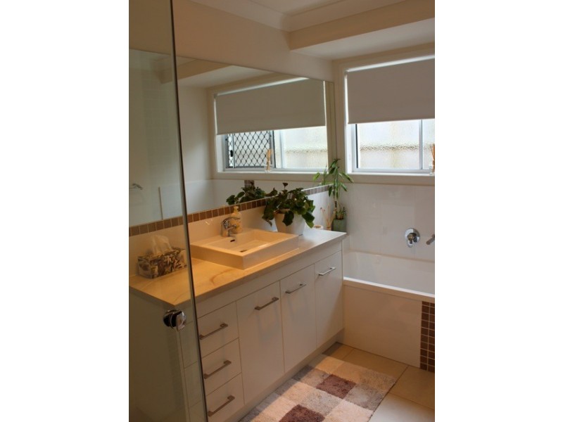 15 Kurrajong Crescent, Meridan Plains QLD 4551