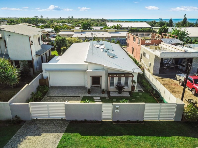 9 Ann Street, Dicky Beach QLD 4551