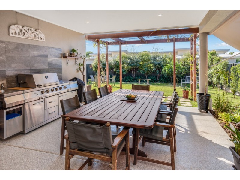 9 Ann Street, Dicky Beach QLD 4551