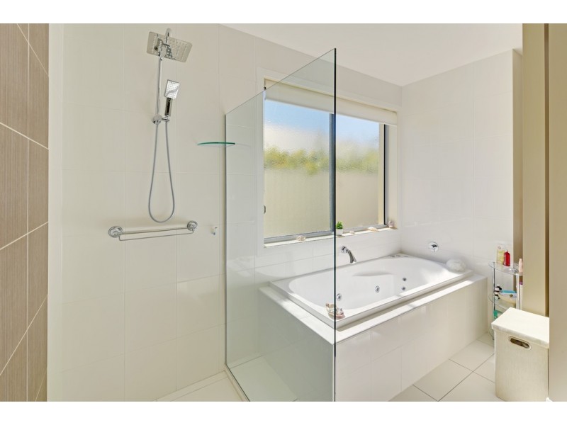 4 Koopa Place, Pelican Waters QLD 4551