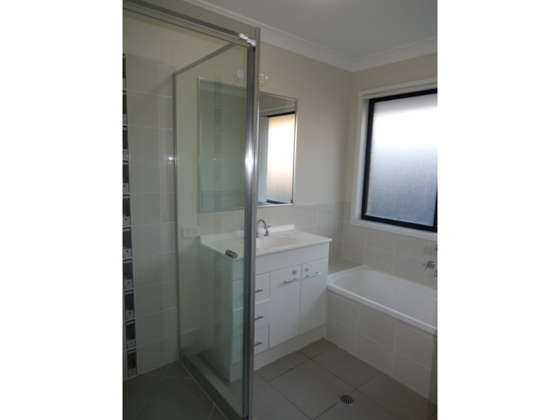 9 Middle Park, Little Mountain QLD 4551