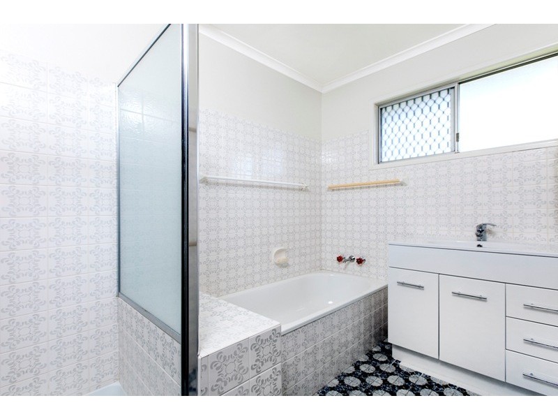 6 Earnshaw Street, Golden Beach QLD 4551