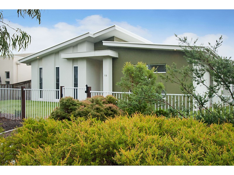 19 The Promenade, Pelican Waters QLD 4551