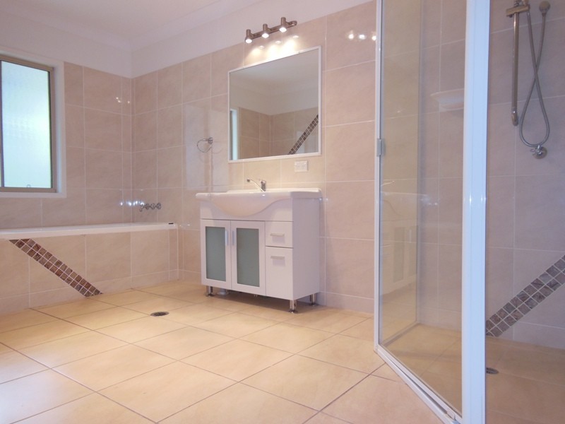 18 Cullen Drive, Little Mountain QLD 4551