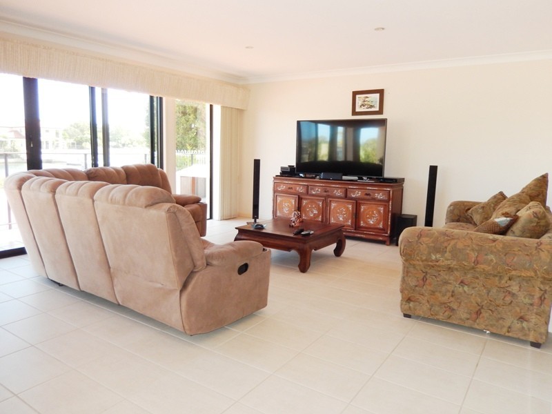 28 Lamerough Parade, Pelican Waters QLD 4551
