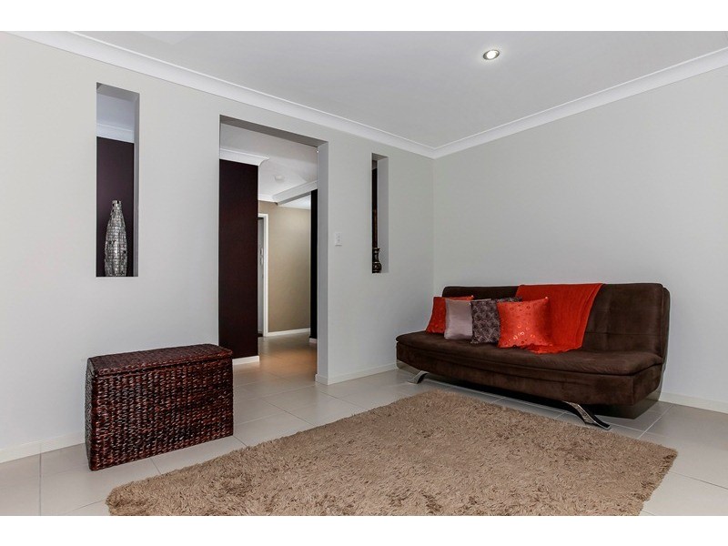 11 Rebecca Street, Little Mountain QLD 4551
