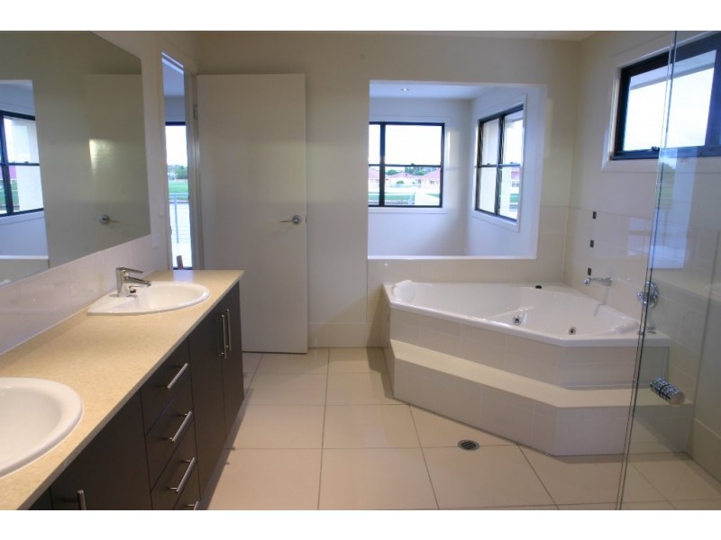 6 Antigua Court, Kawana Island QLD 4575