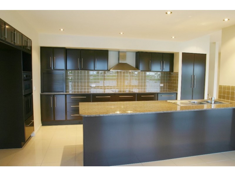 6 Antigua Court, Kawana Island QLD 4575