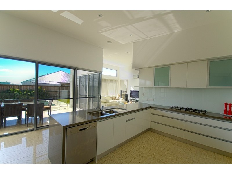 8 Headland Drive, Birtinya QLD 4575