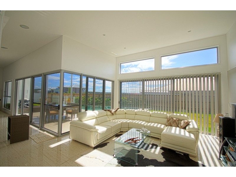 8 Headland Drive, Birtinya QLD 4575