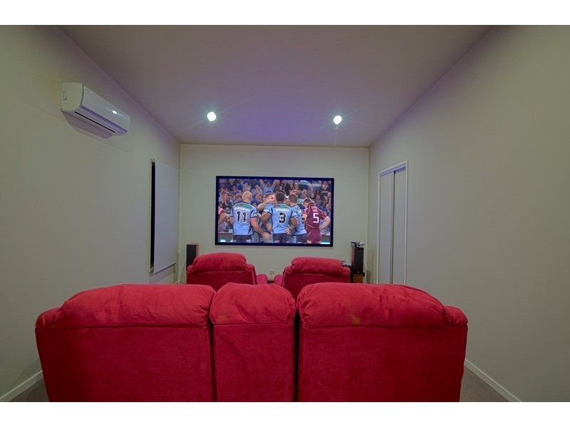 8 Headland Drive, Birtinya QLD 4575